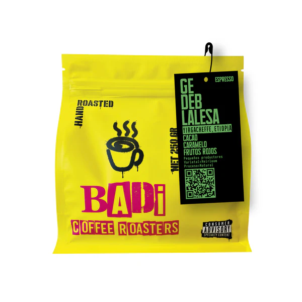 Paquete amarillo de café Etiopía Gedeb Lalesa tostado por Badi Coffee Roasters con notas de caramelo, cacao y frutos rojos.