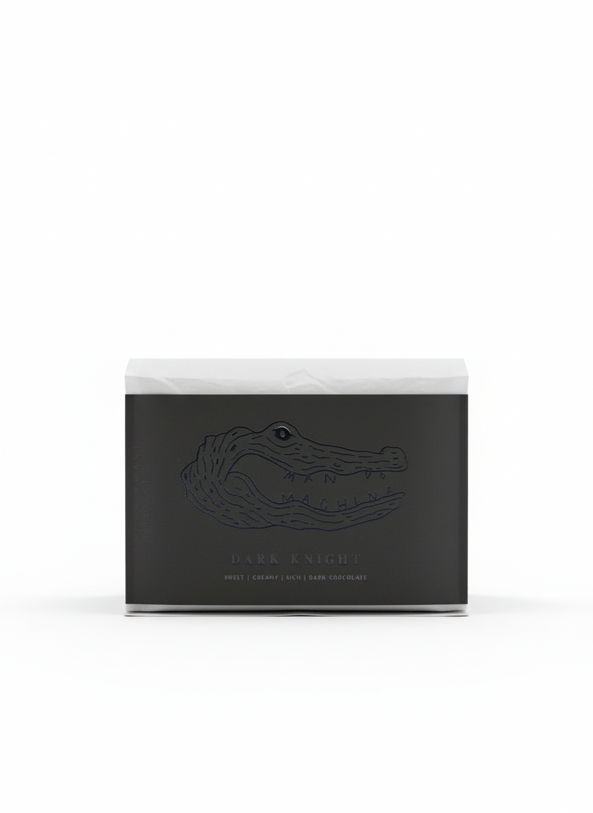 Paquete de café Peru Organico Dark Knight con notas de chocolate negro y caramelo, ideal para espresso, cafetera italiana, prensa francesa y moka.