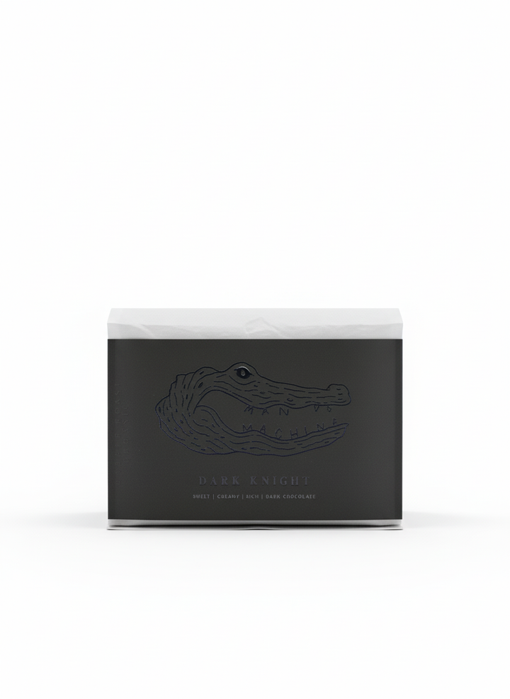 Paquete de café Peru Organico Dark Knight con notas de chocolate negro y caramelo, ideal para espresso, cafetera italiana, prensa francesa y moka.