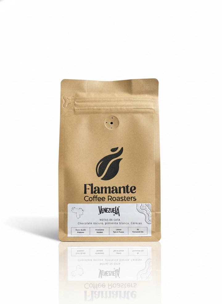 Bolsa de café Venezuela Villanueva tostado por Flamante Coffee Roasters con notas de chocolate oscuro, pimienta blanca y cerezas.