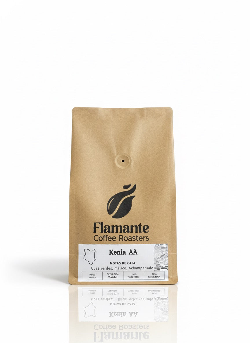 Paquete de café Kenia Kirinyaga de Flamante Coffee Roasters con notas de cacao, manzana y fruta, ideal para espresso y métodos de filtrado.