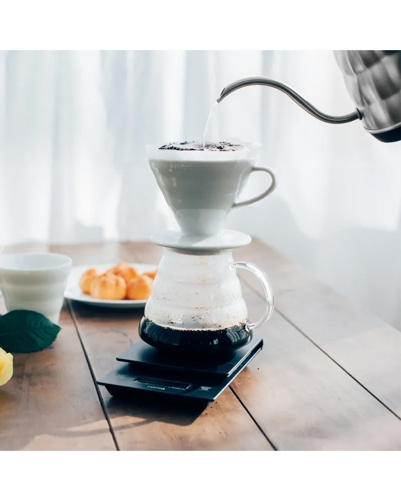 V60 Cono de cerámica blanca Hario para preparar café manual con diseño en espiral y capacidad de 1 a 4 tazas